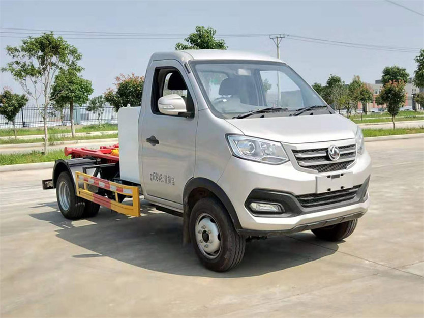 东风纯电动勾臂式垃圾车